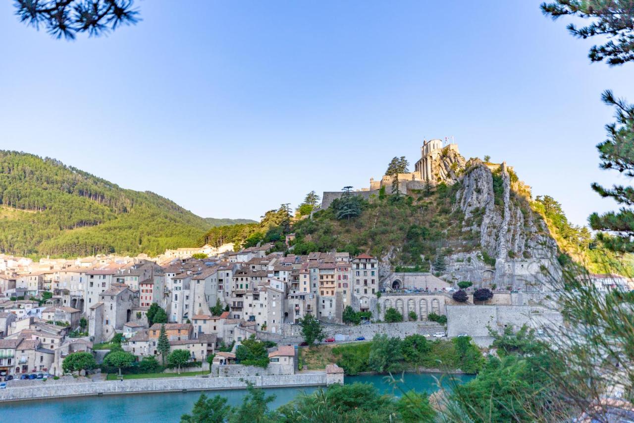 Camping Sites Et Paysages Les Pres Hauts Sisteron Εξωτερικό φωτογραφία